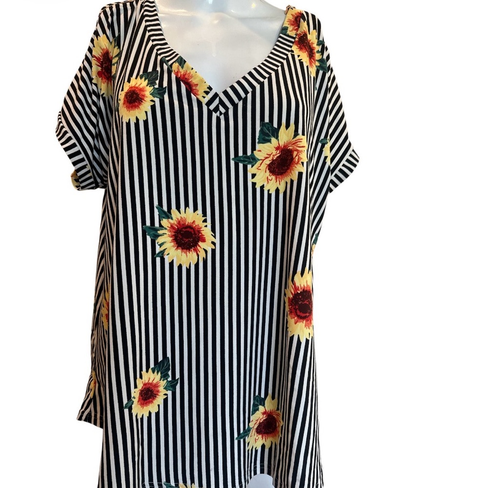 Bae City Striped Sunflower Print Blouse Women’s 2X Short Sleeves Gold Zippers